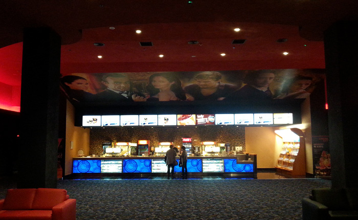 Kino Cinema City Warszawa Janki mieści się w podwarszawskim Centrum Janki. Do dyspozycji widzów jest 10 klimatyzowanych sal o zróżnicowanej wielkości, które jednocześnie pomieszczą blisko 2 000 osób. Każda wyposażona jest w innowacyjne technologie projekcji filmów, wysokiej klasy systemy dźwiękowe i wygodne fotele kinowe.